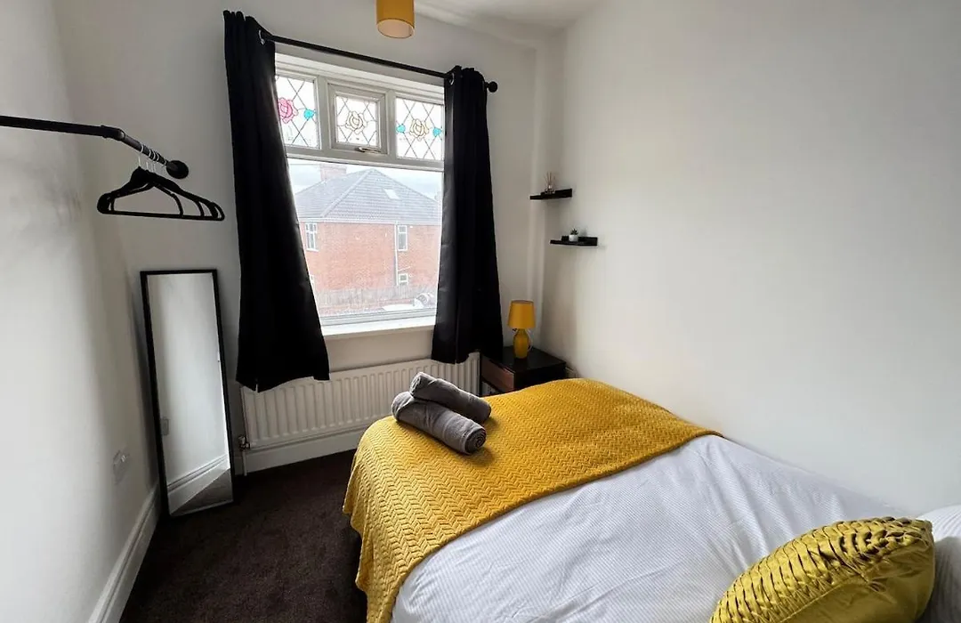 4 Bedroom House In Newcastle City Centre Location, Free Parking, Fast Wifi-1